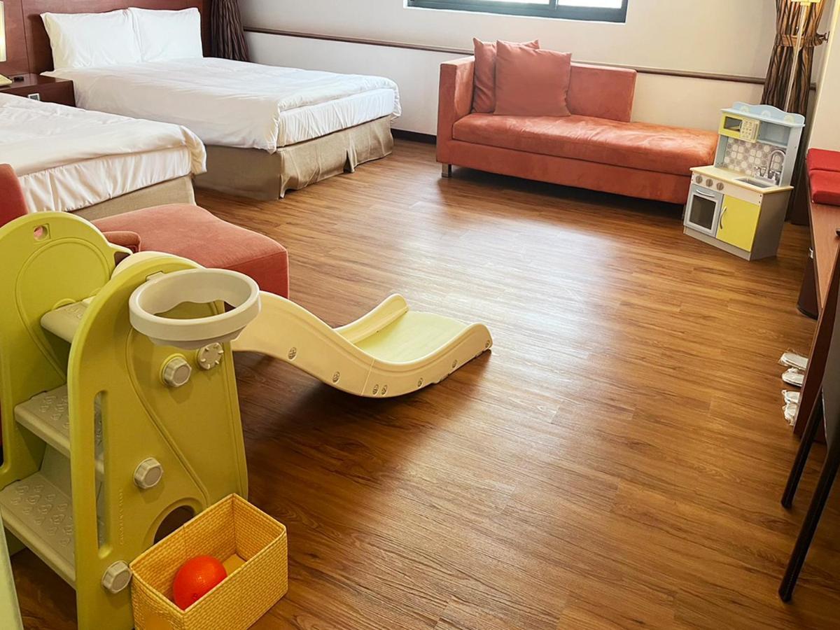 Hotel Leisure Tamsui Bagian luar foto