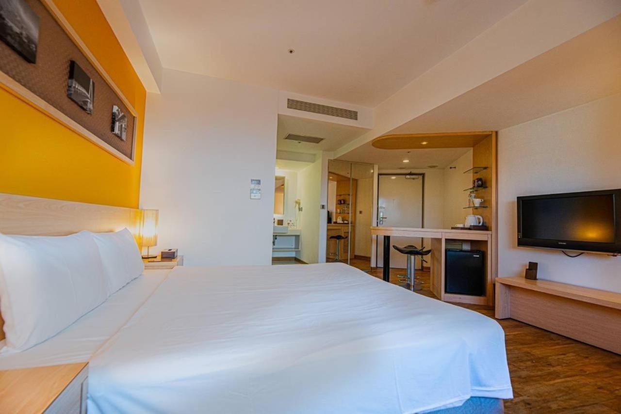 Hotel Leisure Tamsui Bagian luar foto