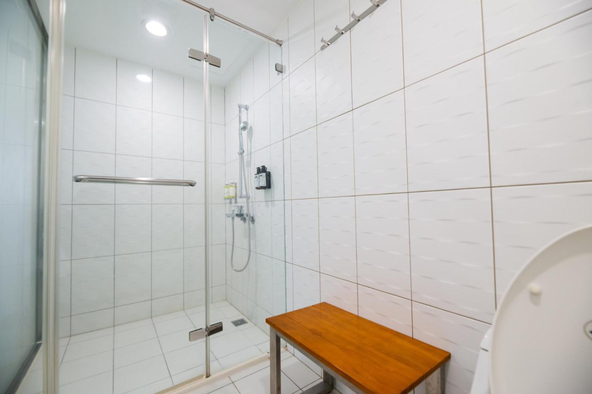 Hotel Leisure Tamsui Bagian luar foto